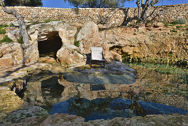 Pajara-grotte-liegestuhl