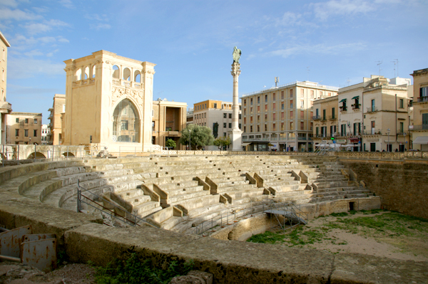 Lecce-piazza-san-oronzo
